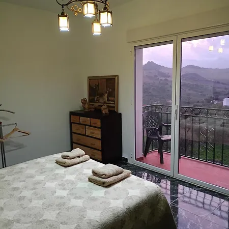 Villa Cultural Montelucia Montecorto Room photo